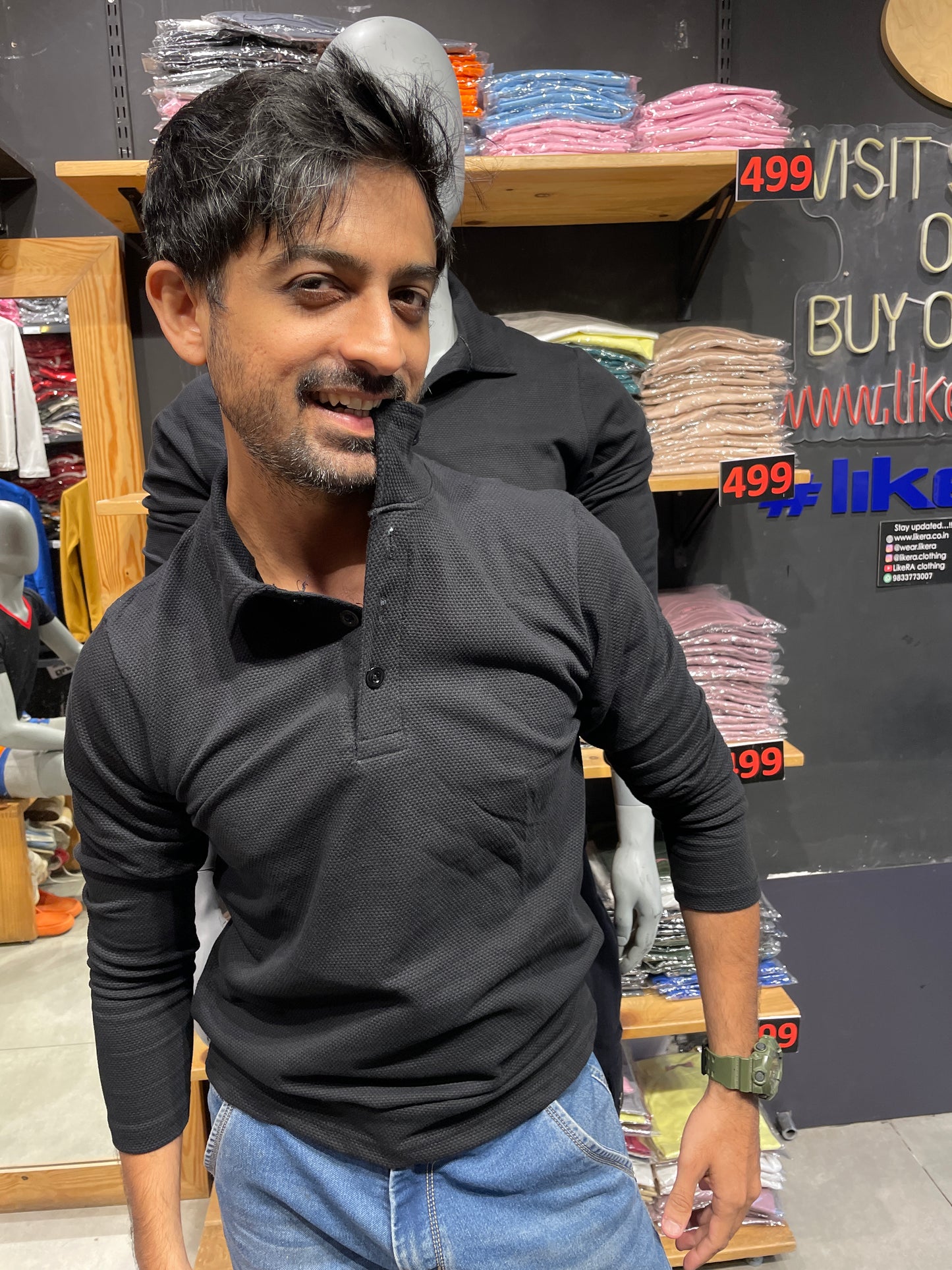 Black Collar T-shirt in Popcorn Fabric