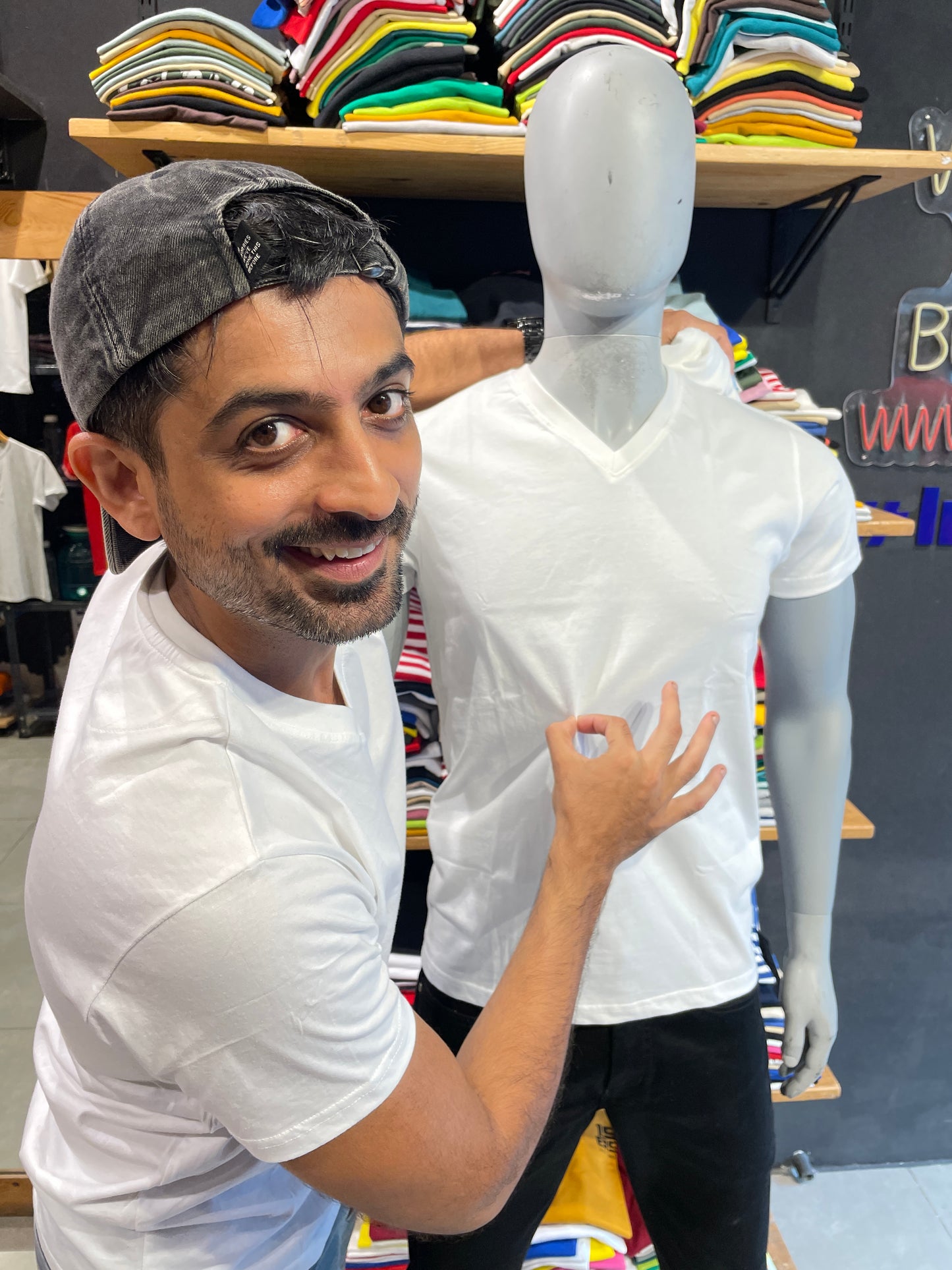 White V Neck Basic Tshirt