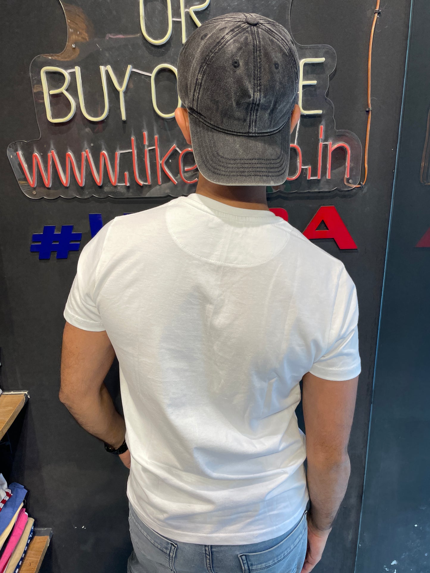 White V Neck Basic Tshirt